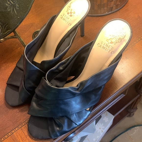 Bl Vince Camuto Shoes, 2 1/2 inch heels Simply sexy “ very smart looking shoes! - Picture 3 of 5